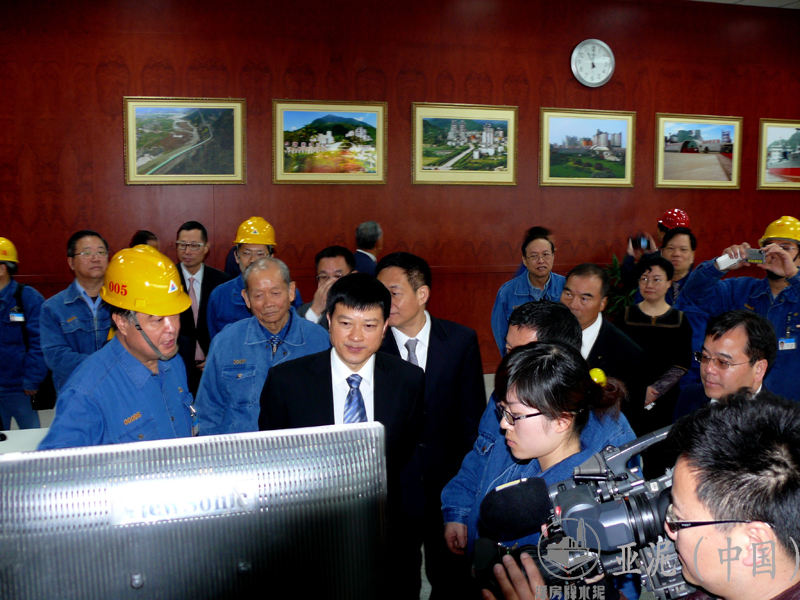 2010年3月14日，成都市委副書記唐川平視察四川亞東