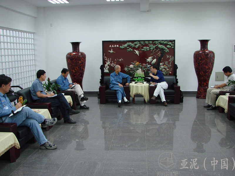 2007年7月1日，彭州市韓軼市長視察四川亞東