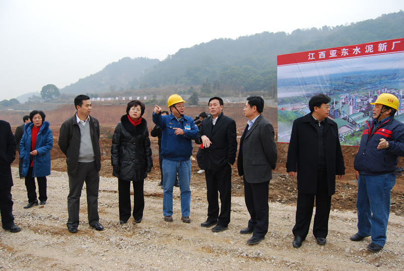 2011年1月9日，江西省政協副主席、九江市委書記鐘利貴一行視察江西亞東五、六期工地