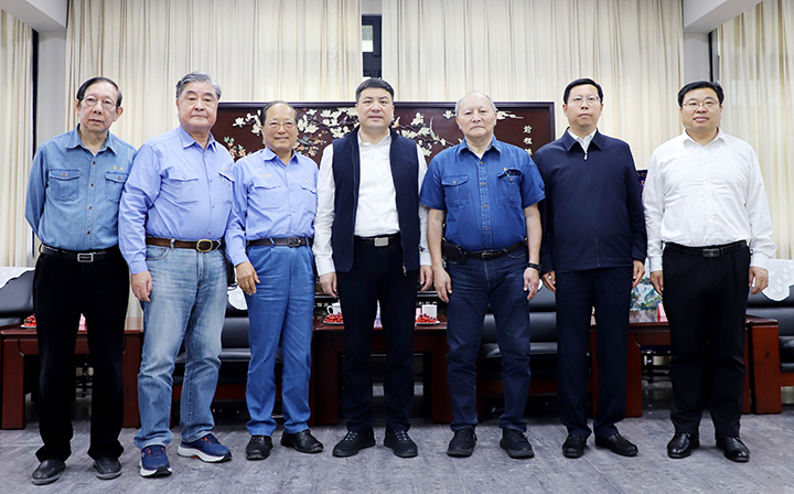 2025年4月16日，江西省臺灣事務辦公室蔡清平主任等一行蒞臨亞泥(中國)暨江西亞東水泥公司進行考察指導，亞泥(中國)徐旭平副董事長、張振昆執行長、俞劍屏副執行長及江西亞東田隆總經理等陪同交流。