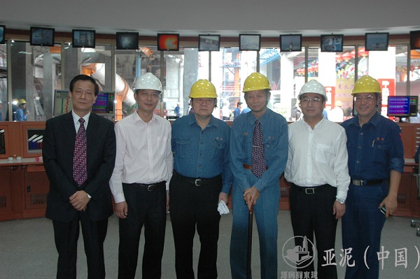 On October 2010, Xinzhou’s district committee and district government heads attended the ignition ceremony of Hubei Yadong No. 2 kiln.